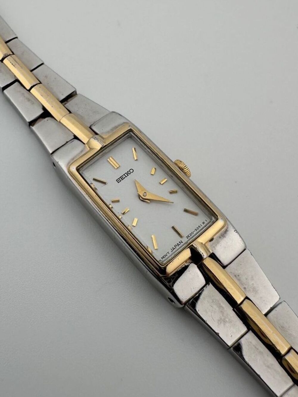 Vintage 1990 Seiko Women’s Ultra Slim Two Tone Tank Quartz Watch 13mm 2E20-3241
